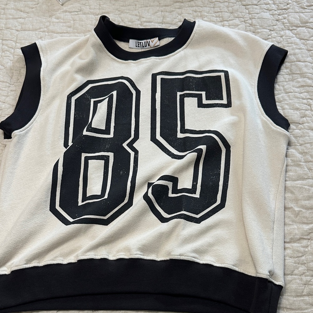 Sleeveless t shirt